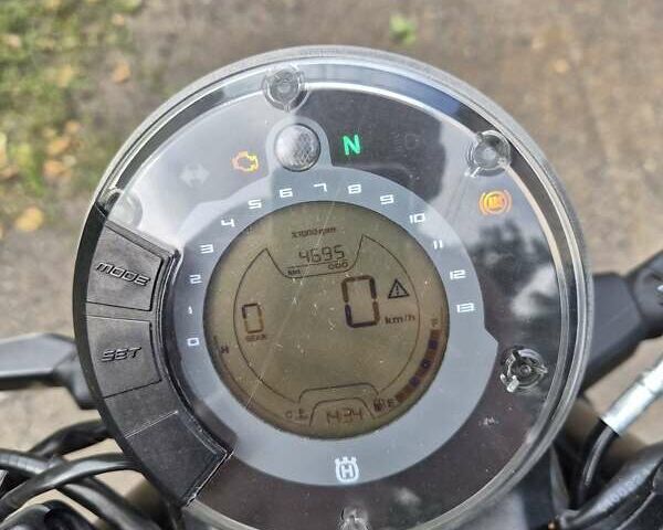 Белый Хускварна Vitpilen, объемом двигателя 0.37 л и пробегом 5 тыс. км за 4900 $, фото 6 на Automoto.ua