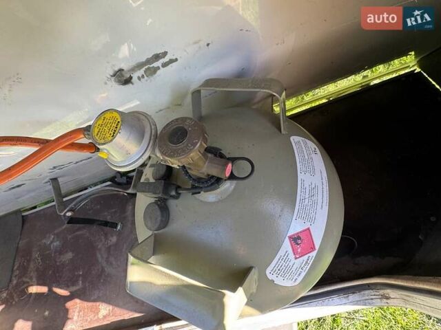 Хімер Eriba 2002 у Києві на Automoto.ua Білий Хімер Eriba, об'ємом двигуна 0 л та пробігом 5 тис. км за 11705 $, фото 8 на Automoto.ua