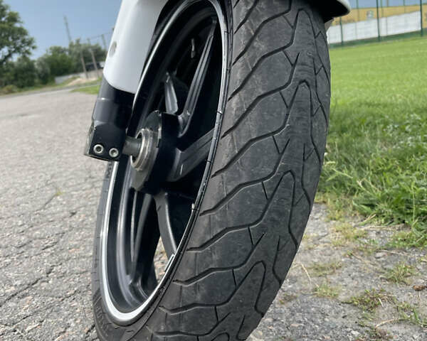 Белый Хьюсонг GT 250R, объемом двигателя 0.25 л и пробегом 32 тыс. км за 1350 $, фото 12 на Automoto.ua