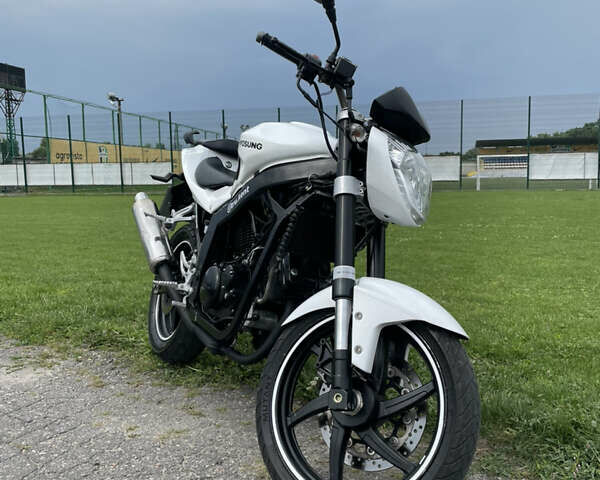 Белый Хьюсонг GT 250R, объемом двигателя 0.25 л и пробегом 32 тыс. км за 1350 $, фото 14 на Automoto.ua