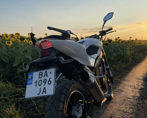 Белый Хьюсонг GT 250R, объемом двигателя 0.25 л и пробегом 32 тыс. км за 1350 $, фото 1 на Automoto.ua