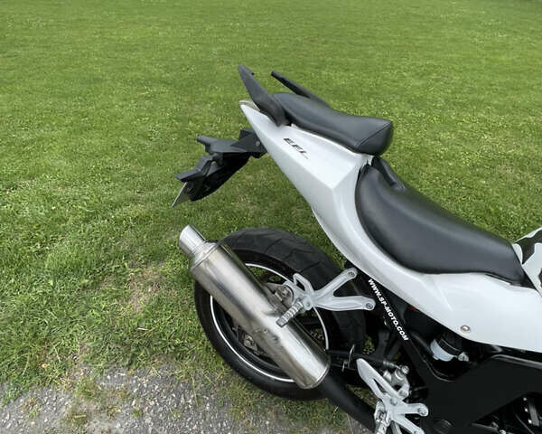 Белый Хьюсонг GT 250R, объемом двигателя 0.25 л и пробегом 32 тыс. км за 1350 $, фото 3 на Automoto.ua