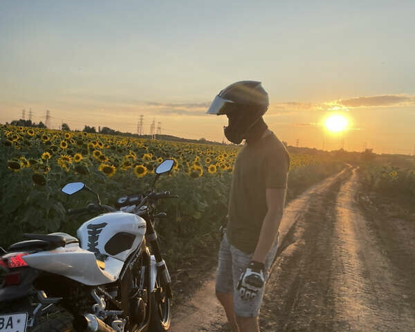 Белый Хьюсонг GT 250R, объемом двигателя 0.25 л и пробегом 32 тыс. км за 1350 $, фото 2 на Automoto.ua