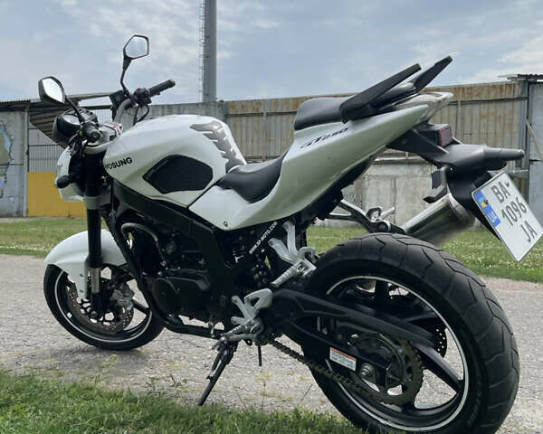 Белый Хьюсонг GT 250R, объемом двигателя 0.25 л и пробегом 32 тыс. км за 1350 $, фото 13 на Automoto.ua