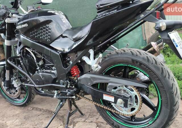 Черный Хьюсонг GT 250R, объемом двигателя 0.25 л и пробегом 44 тыс. км за 2100 $, фото 1 на Automoto.ua