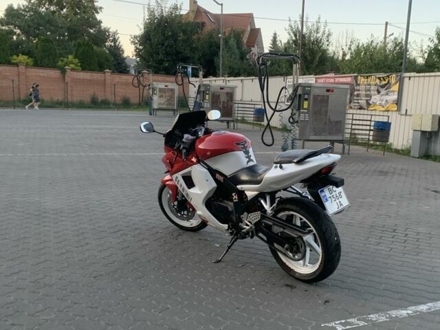 Хьюсонг GT 250R, объемом двигателя 0.25 л и пробегом 0 тыс. км за 2500 $, фото 1 на Automoto.ua