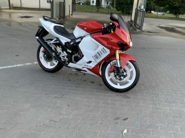 Хьюсонг GT 250R, объемом двигателя 0.25 л и пробегом 0 тыс. км за 2500 $, фото 4 на Automoto.ua