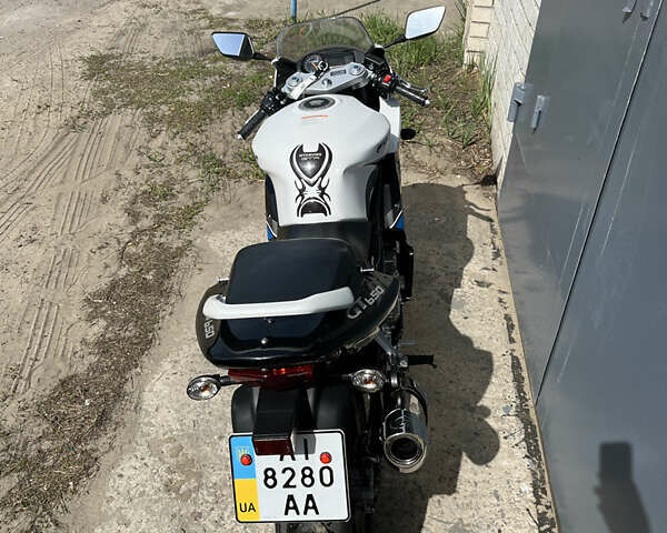 Белый Хьюсонг GT 650R, объемом двигателя 0.65 л и пробегом 12 тыс. км за 3299 $, фото 5 на Automoto.ua