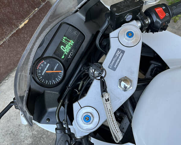 Белый Хьюсонг GT 650R, объемом двигателя 0.65 л и пробегом 12 тыс. км за 3299 $, фото 3 на Automoto.ua
