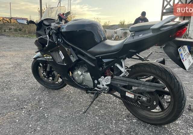 Черный Хьюсонг GT 650R, объемом двигателя 0.65 л и пробегом 27 тыс. км за 3000 $, фото 2 на Automoto.ua