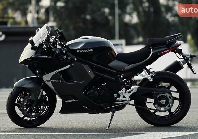 Черный Хьюсонг GT 650R, объемом двигателя 0.65 л и пробегом 4 тыс. км за 4900 $, фото 3 на Automoto.ua