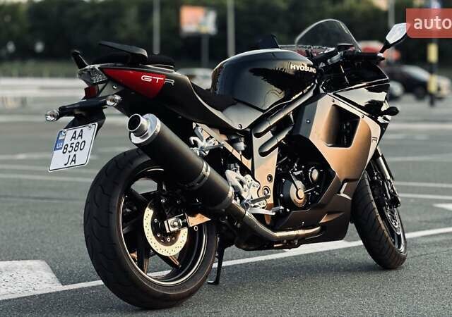 Черный Хьюсонг GT 650R, объемом двигателя 0.65 л и пробегом 4 тыс. км за 4900 $, фото 2 на Automoto.ua