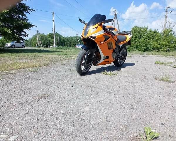 Оранжевый Хьюсонг GT 650R, объемом двигателя 0.65 л и пробегом 37 тыс. км за 3100 $, фото 1 на Automoto.ua