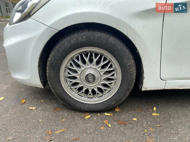 Белый Хендай Акцент, объемом двигателя 1.58 л и пробегом 180 тыс. км за 8500 $, фото 15 на Automoto.ua