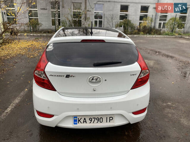 Белый Хендай Акцент, объемом двигателя 1.58 л и пробегом 180 тыс. км за 8500 $, фото 1 на Automoto.ua
