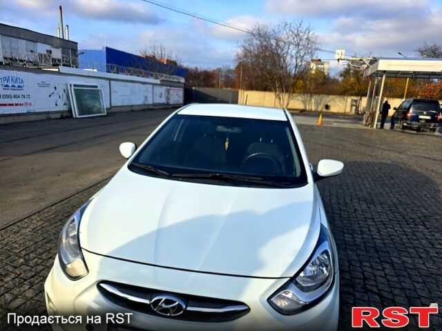 Белый Хендай Акцент, объемом двигателя 1.4 л и пробегом 198 тыс. км за 5600 $, фото 1 на Automoto.ua