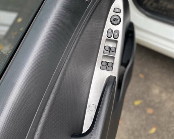 Белый Хендай Акцент, объемом двигателя 1.58 л и пробегом 180 тыс. км за 8500 $, фото 8 на Automoto.ua