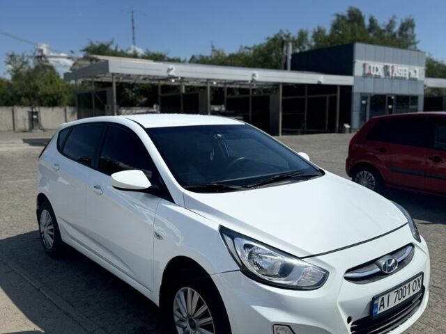 Белый Хендай Акцент, объемом двигателя 1.4 л и пробегом 198 тыс. км за 6000 $, фото 3 на Automoto.ua