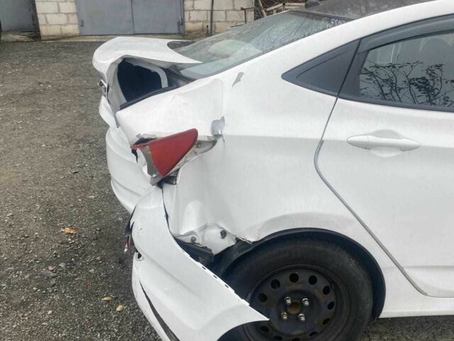 Белый Хендай Акцент, объемом двигателя 1.4 л и пробегом 94 тыс. км за 3800 $, фото 2 на Automoto.ua