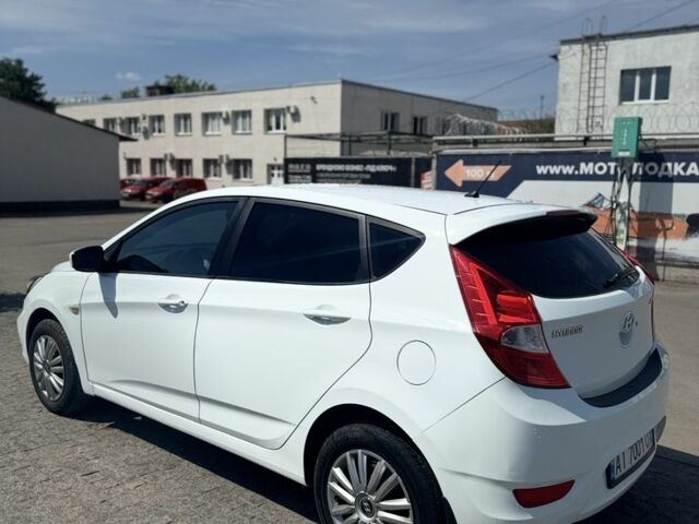 Белый Хендай Акцент, объемом двигателя 1.4 л и пробегом 198 тыс. км за 6000 $, фото 5 на Automoto.ua