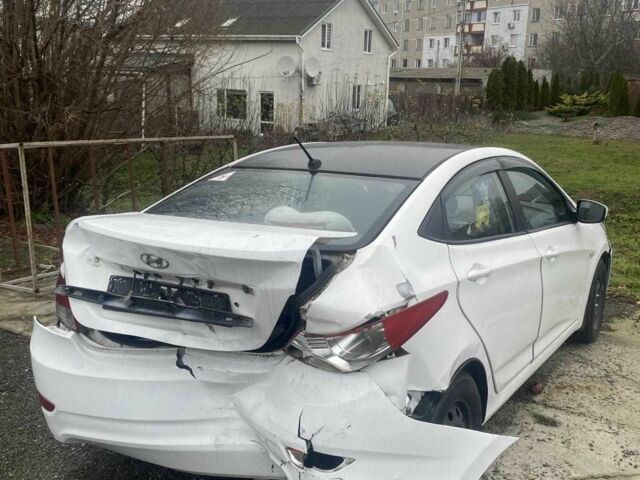 Белый Хендай Акцент, объемом двигателя 1.4 л и пробегом 94 тыс. км за 3800 $, фото 3 на Automoto.ua