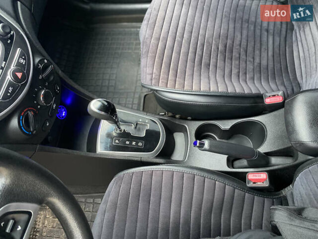 Белый Хендай Акцент, объемом двигателя 1.58 л и пробегом 180 тыс. км за 8500 $, фото 13 на Automoto.ua