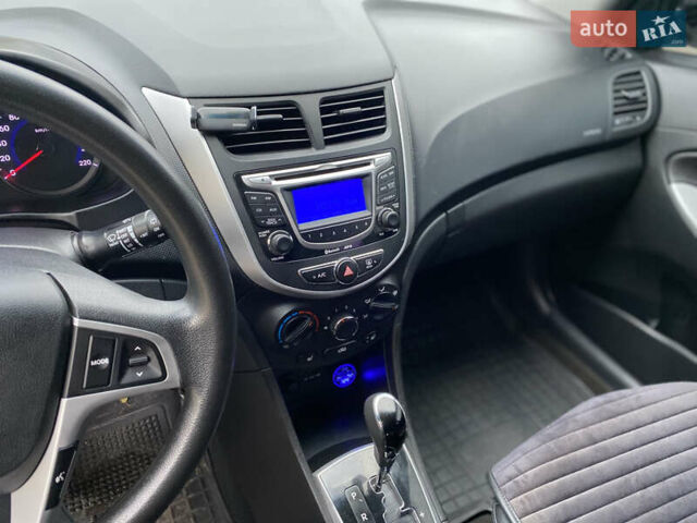 Белый Хендай Акцент, объемом двигателя 1.58 л и пробегом 180 тыс. км за 8500 $, фото 12 на Automoto.ua