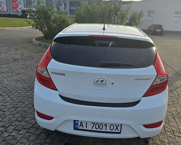 Белый Хендай Акцент, объемом двигателя 1.4 л и пробегом 198 тыс. км за 5600 $, фото 6 на Automoto.ua