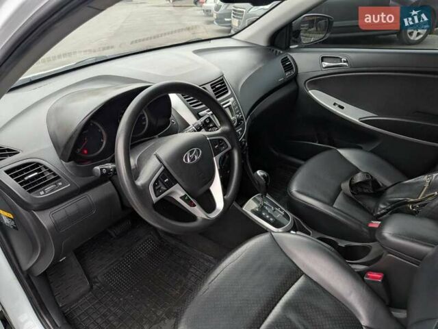 Белый Хендай Акцент, объемом двигателя 1.6 л и пробегом 181 тыс. км за 8900 $, фото 6 на Automoto.ua