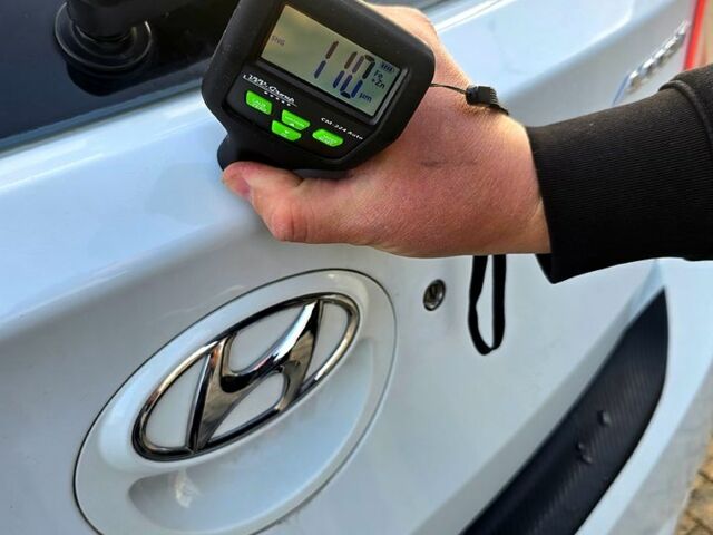 Белый Хендай Акцент, объемом двигателя 1.4 л и пробегом 198 тыс. км за 5600 $, фото 9 на Automoto.ua