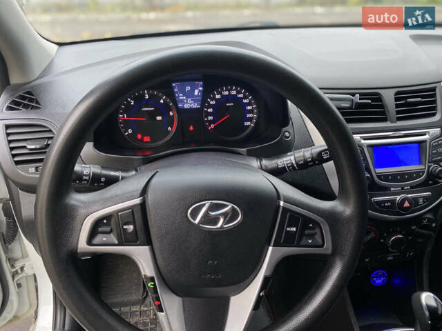 Белый Хендай Акцент, объемом двигателя 1.58 л и пробегом 180 тыс. км за 8500 $, фото 11 на Automoto.ua