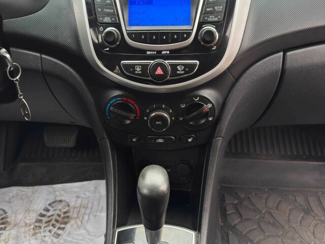 Білий Хендай Акцент, об'ємом двигуна 1.4 л та пробігом 82 тис. км за 9900 $, фото 10 на Automoto.ua