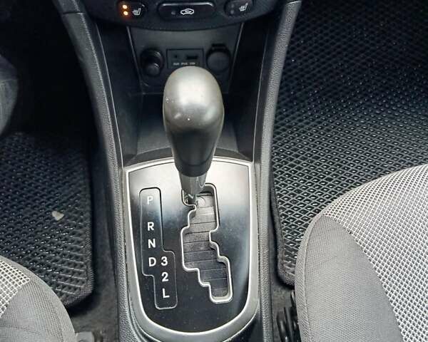 Білий Хендай Акцент, об'ємом двигуна 1.4 л та пробігом 145 тис. км за 8700 $, фото 16 на Automoto.ua