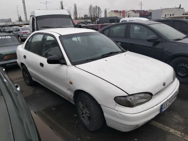 Білий Хендай Акцент, об'ємом двигуна 1.5 л та пробігом 218 тис. км за 650 $, фото 1 на Automoto.ua