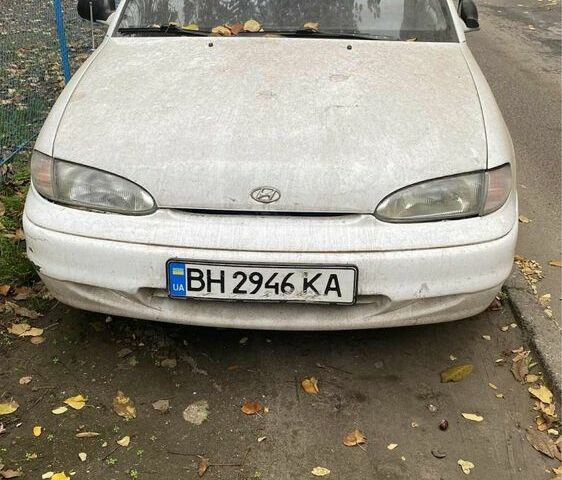 Белый Хендай Акцент, объемом двигателя 1.5 л и пробегом 100 тыс. км за 2200 $, фото 1 на Automoto.ua