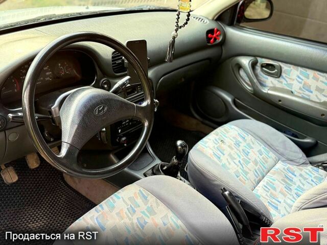 Белый Хендай Акцент, объемом двигателя 1.5 л и пробегом 300 тыс. км за 1550 $, фото 8 на Automoto.ua