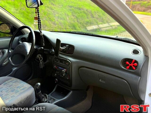 Белый Хендай Акцент, объемом двигателя 1.5 л и пробегом 300 тыс. км за 1550 $, фото 11 на Automoto.ua