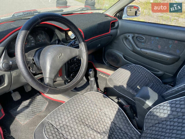 Белый Хендай Акцент, объемом двигателя 1.5 л и пробегом 320 тыс. км за 2400 $, фото 6 на Automoto.ua