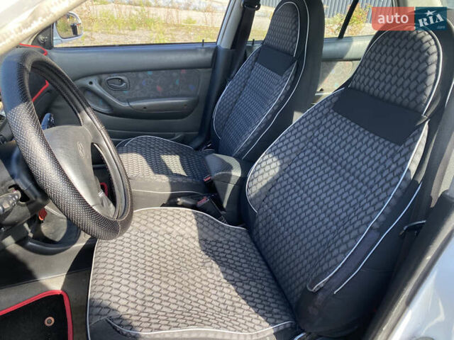 Белый Хендай Акцент, объемом двигателя 1.5 л и пробегом 320 тыс. км за 2400 $, фото 7 на Automoto.ua