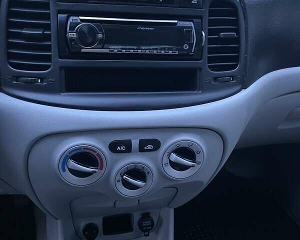 Білий Хендай Акцент, об'ємом двигуна 1.4 л та пробігом 213 тис. км за 4900 $, фото 15 на Automoto.ua