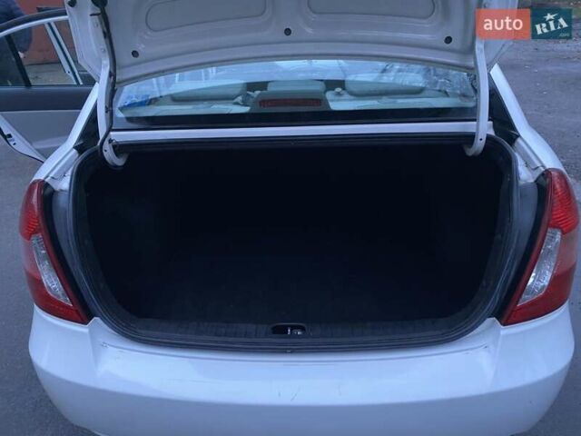 Білий Хендай Акцент, об'ємом двигуна 1.4 л та пробігом 213 тис. км за 4900 $, фото 8 на Automoto.ua