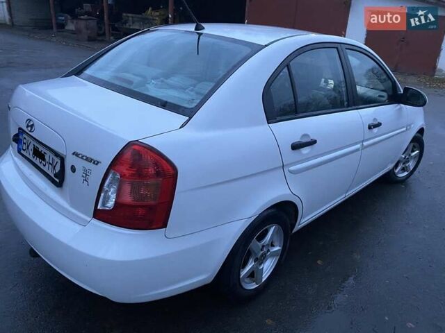 Білий Хендай Акцент, об'ємом двигуна 1.4 л та пробігом 213 тис. км за 4900 $, фото 2 на Automoto.ua