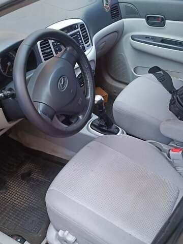 Белый Хендай Акцент, объемом двигателя 1.6 л и пробегом 275 тыс. км за 4700 $, фото 3 на Automoto.ua