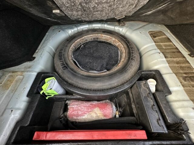 Белый Хендай Акцент, объемом двигателя 3.7 л и пробегом 315 тыс. км за 3599 $, фото 16 на Automoto.ua