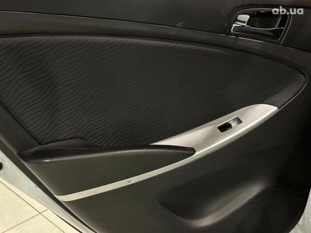 Белый Хендай Акцент, объемом двигателя 1.6 л и пробегом 163 тыс. км за 7990 $, фото 10 на Automoto.ua