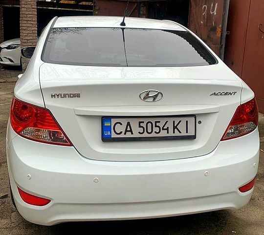 Белый Хендай Акцент, объемом двигателя 1.6 л и пробегом 190 тыс. км за 7200 $, фото 9 на Automoto.ua