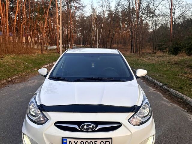 Белый Хендай Акцент, объемом двигателя 1.6 л и пробегом 250 тыс. км за 6300 $, фото 1 на Automoto.ua