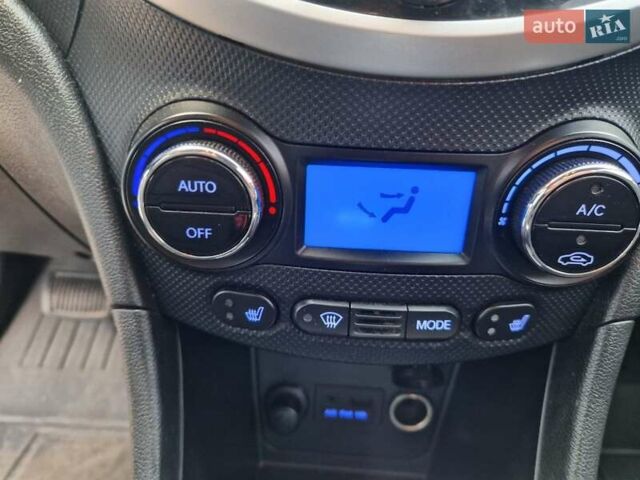 Белый Хендай Акцент, объемом двигателя 1.59 л и пробегом 197 тыс. км за 8800 $, фото 15 на Automoto.ua