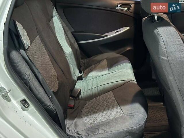 Белый Хендай Акцент, объемом двигателя 1.6 л и пробегом 163 тыс. км за 7990 $, фото 11 на Automoto.ua