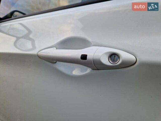 Белый Хендай Акцент, объемом двигателя 1.59 л и пробегом 197 тыс. км за 8800 $, фото 9 на Automoto.ua